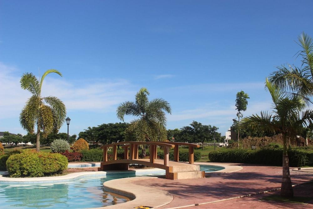 Sotogrande Iloilo Hotel Exteriör bild